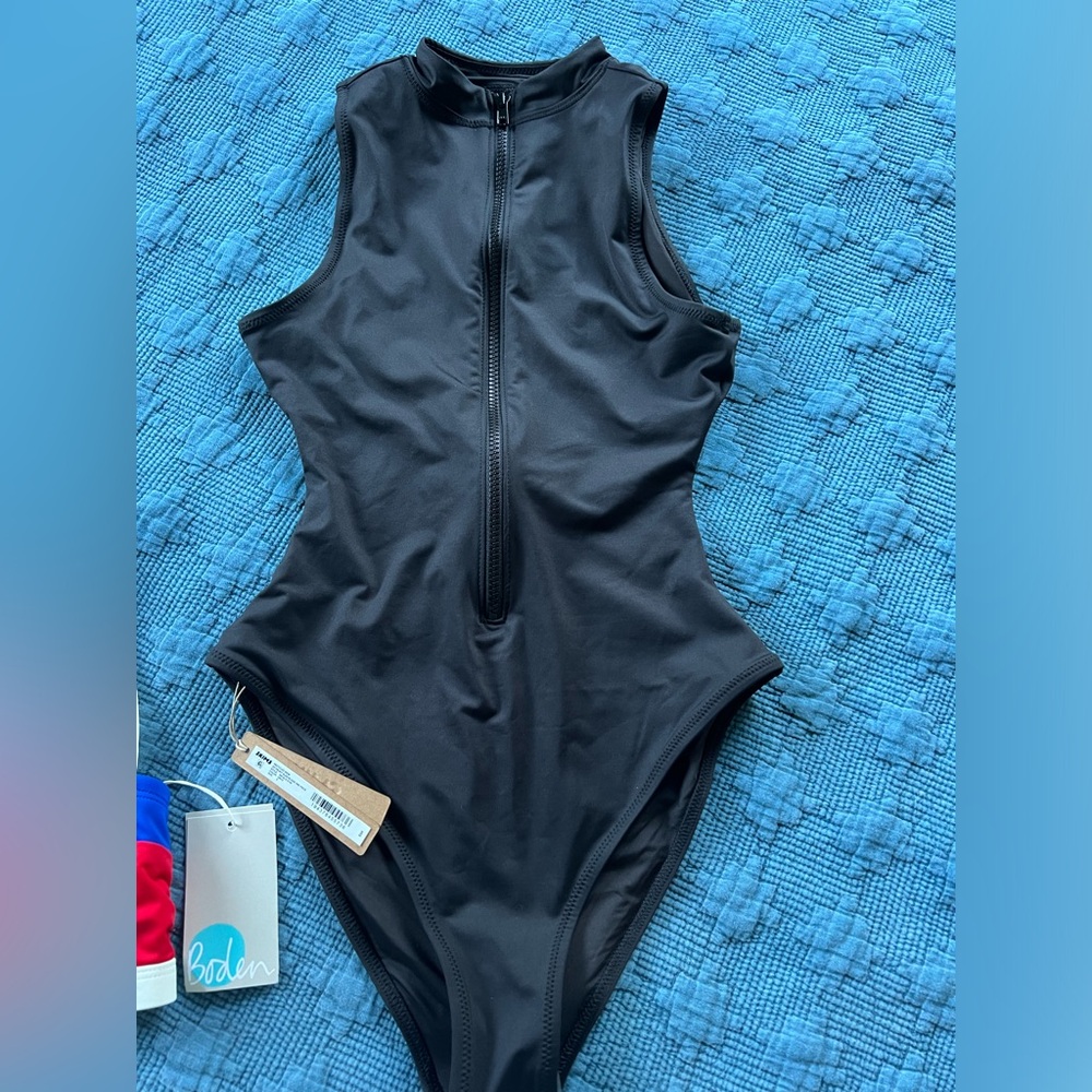 Skims signature zip front sleeveless one piece swim size small